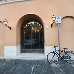 Vecchia Roma House